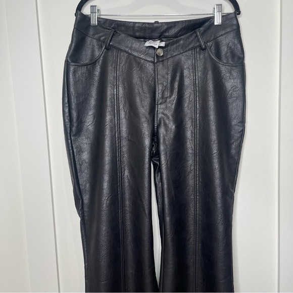 Princess Polly Caught a Vibe Ultra V PU Pants - Picture 7 of 11